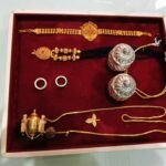 श्री विठ्ठल रूक्मिणीमातेच्या चरणी 6 लक्ष किंमतीचे सोने-चांदीचे दागिने अर्पण,