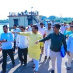 उजनी धरणावर पर्यटन स्थळ होण्यासाठी हालचाली सुरू, आमदार अभिजीत पाटील यांनी केली परिसराची पाहणी, उजनी धरणाचे अधिकाऱ्यांसोबत पार पडली महत्त्वपूर्ण बैठक