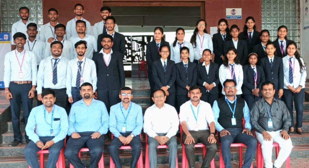 Pandharpur : कर्मयोगी इन्स्टिटयूट च्या ३० विद्यार्थ्यांची नामांकित कंपनी मध्ये निवड