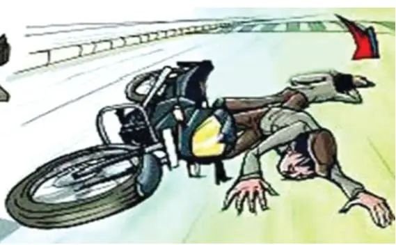 पेपर देऊन दुचाकीवरून घरी जाताना काळाचा घाला, डंपरने विद्यार्थ्याला चिरडले