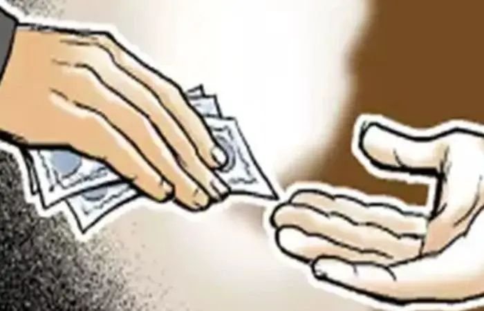 पाच लाखांची लाच घेणाऱ्या हवालदारासह पोलिसाला अटक; सांगलीच्या सोलापुरात कारवाई