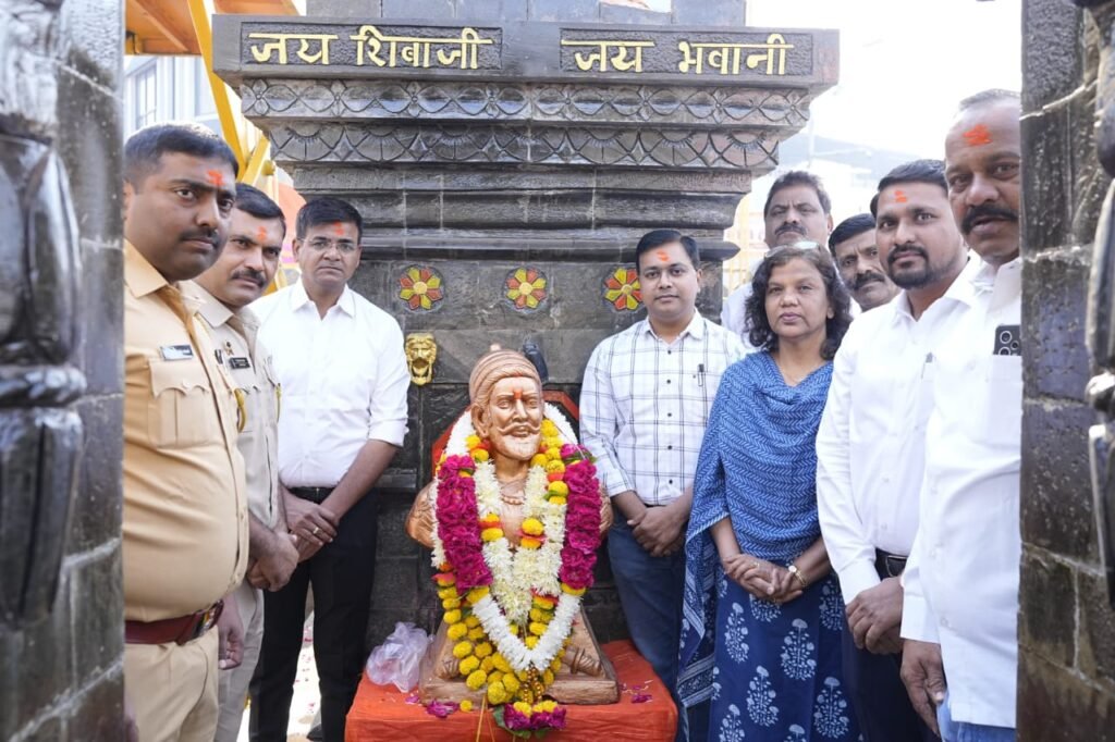 पंढरपूर नगरपरिषदेच्या वतीने छत्रपती शिवाजी महाराज यांची जयंती उत्साहात साजरी