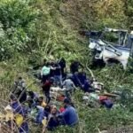 महिनाभरापासून सुरू होते देवदर्शन , 200 फूट दरीत कोसळून बसचे 2 तुकडे ……