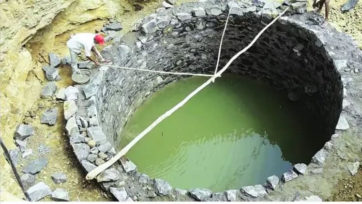 सोलापूर; विहिरीच्या कामावेळी क्रेनचा भाग कोसळून मजुराचा मृत्यू