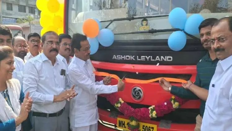 बार्शी आगारात दहा नवीन एसटी बस; आजी – माजी आमदारांत श्रेयाची लढाई