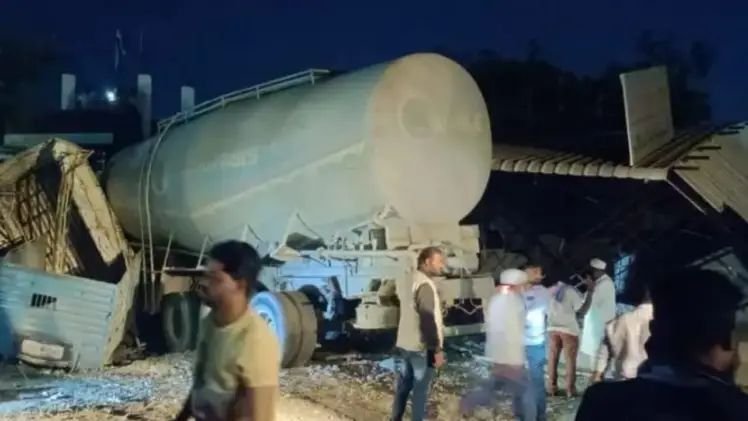 सोलापूरात भीषण अपघात, तीन जणांचा दुदैवी मृत्यू तर चार जण जखमी