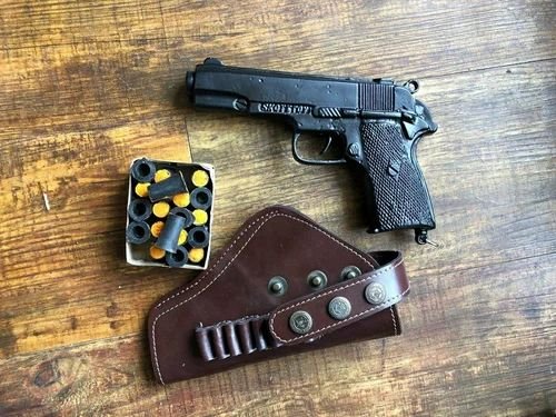 सोलापूर; जन्मठेपेच्या शिक्षेतील फरार आरोपीकडे , मदत करणाऱ्या दोघांकडेही सापडल्या तीन पिस्टल ……