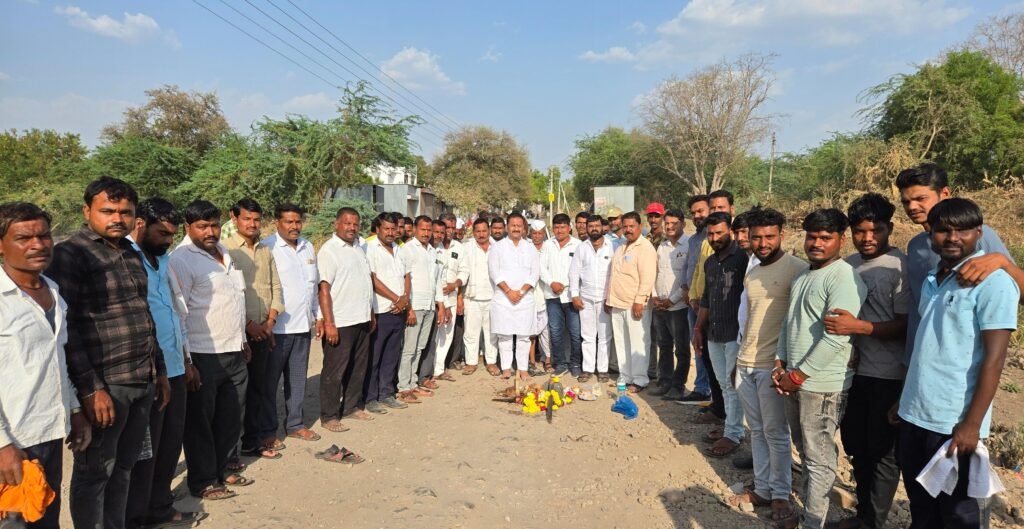 Pandharpur Live News : करकंब येथील धाकटी वेस बंधाऱ्याच्या पुलाचे आ.अभिजीत पाटील यांच्या हस्ते उद्घाटन