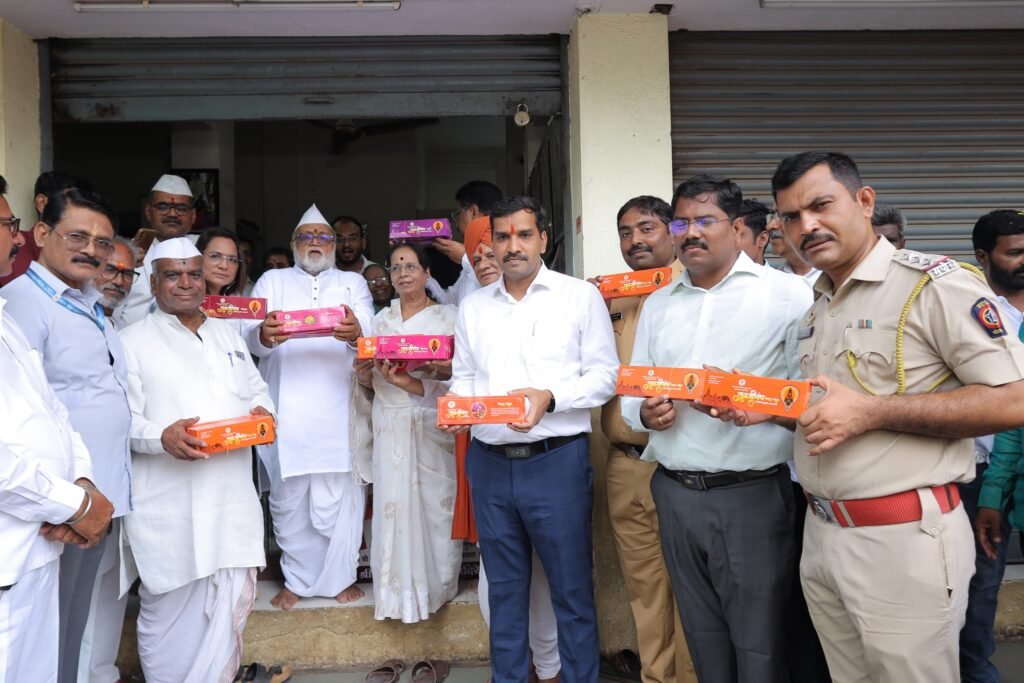 श्री विठ्ठल रूक्मिणी मंदिरात जमा होणा-या निर्माल्यापासून अगरबत्तीची निर्मिती; 15 जून पासून भाविकांना चार प्रकारच्या अगरबत्तीची उपलब्धता -व्यवस्थापक मनोज श्रोत्री