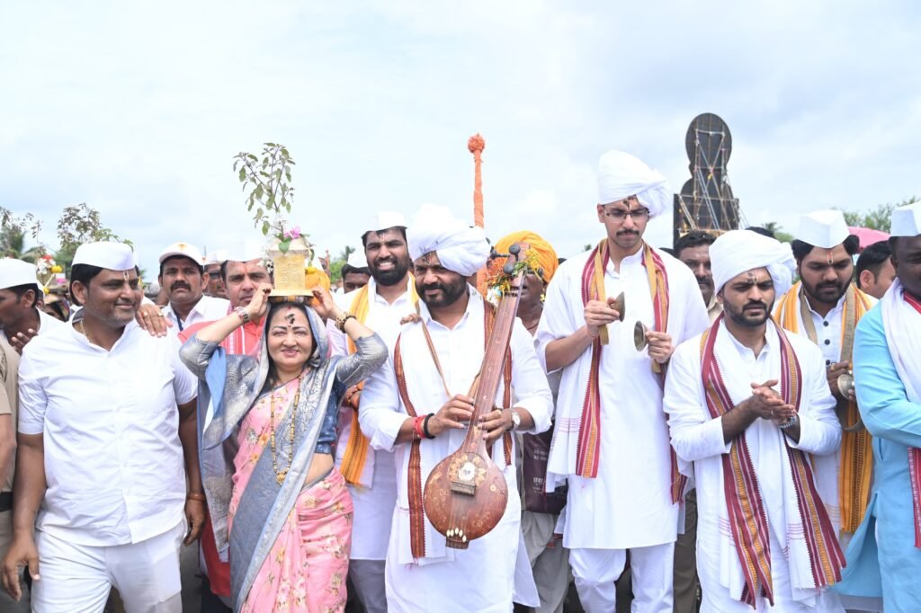 Ashadhi Wari 2025 : हरी नामाच्या गजरात संतश्रेष्ठ श्री ज्ञानेश्वर माऊलींच्या पालखीचे सोलापूर जिल्ह्यात आगमन, धर्मपुरी येथे पालकमंत्री जयकुमार गोरे यांनी केले पालखीचे स्वागत