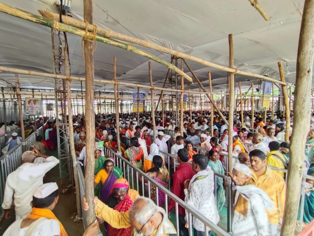 Ashadhi Wari Pandharpur : दर्शनरांगेतील भाविकांचा प्रवास होतोय सुखकर, मंदिर समितीकडून दर्शन रांगेचे सूक्ष्म नियोजन – कार्यकारी अधिकारी राजेंद्र शेळके