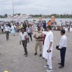 Ashadhi Yatra 2025 : जिल्हाधिकारी यांनी केली दर्शन रांग व पत्राशेडची पाहणी : दर्शन रांगेतील भाविकांशी साधला संवाद, श्री विठ्ठल रुक्मिणी मातेचं दर्शन पाच तासात झाल्याने भाविकांकडून जिल्हाधिकाऱ्यांचे आभार