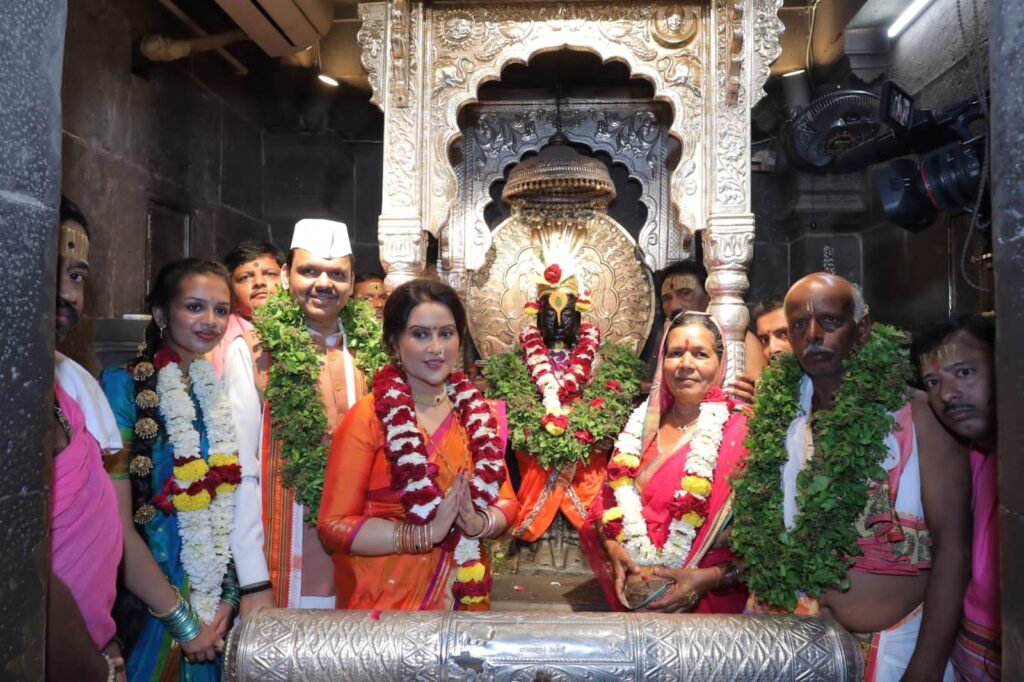 Ashadhi Ekadashi : बा विठ्ठला… बळीराजाला सुखी व समाधानी ठेव, राज्यावरील संकटे दूर कर, सर्वांनाच सन्मार्गाने जगण्याची सुबुद्धी दे-मुख्यमंत्र्यांचे विठ्ठल चरणी साकडे