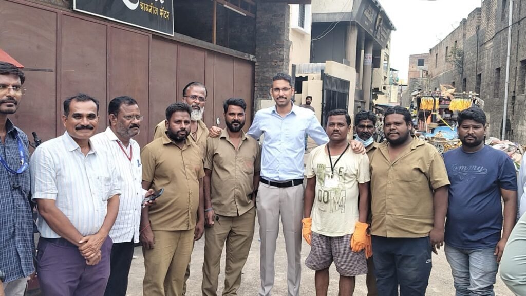 Pandharpu : आषाढी यात्रा सोहळ्यनंतर पंढरपुरात युध्द पातळीवर सुरुय स्वच्छता मोहीम, जिल्हाधिकारी यांनी केली शहरातील विविध ठिकाणची पाहणी