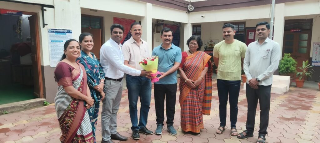 Pandharpur: लायन्स क्लब पंढरपूर ड्रीमच्या वतीने पंढरपूर शहर पोलीस स्टेशन मधील पोलीस बंधू भगिनींची आरोग्य तपासणी