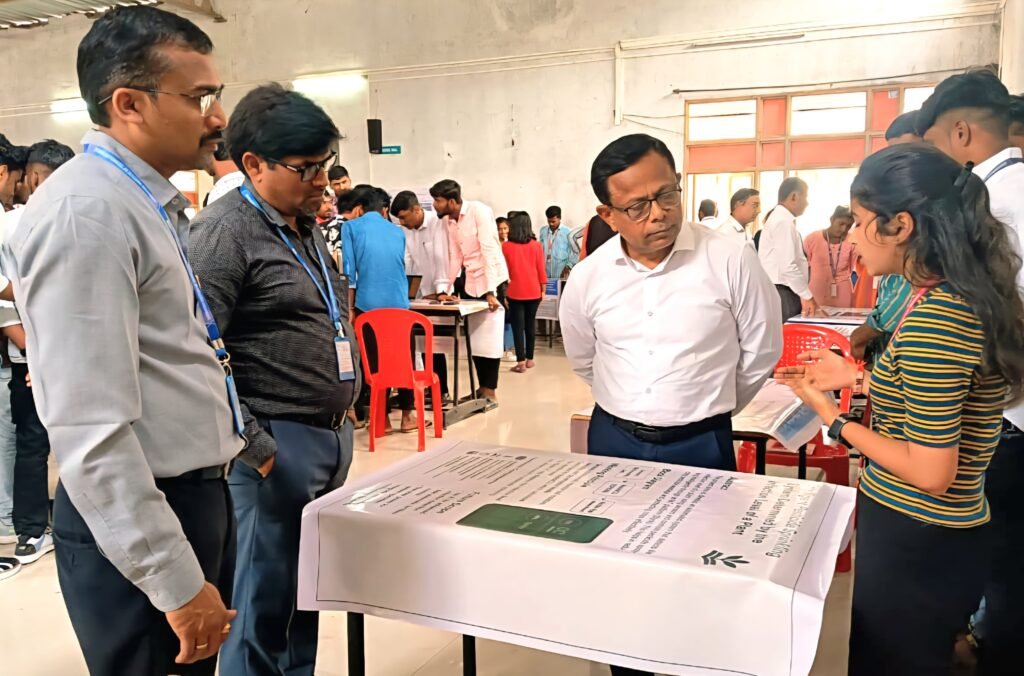 कर्मयोगीच्या ‘आविष्कार’ मध्ये समाजोपयोगी प्रकल्पांचे सादरीकरण; “आविष्कार” सारख्या स्पर्धेतून विद्यार्थ्यांच्या कल्पकतेला चालना : डॉ. एस. पी. पाटील.