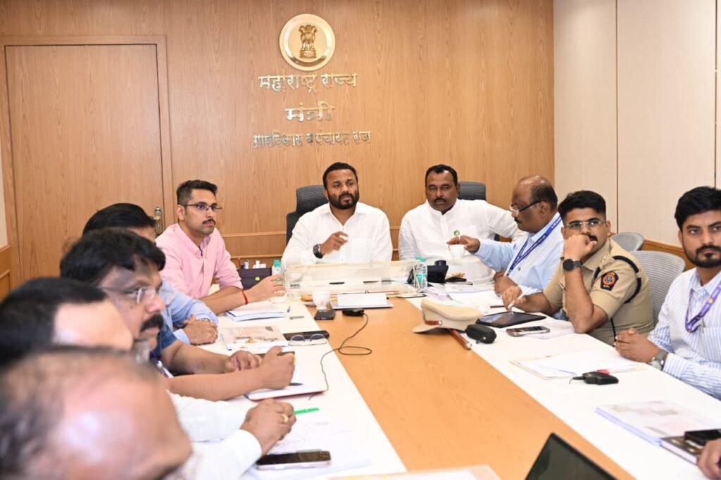 श्री विठ्ठल रुक्मिणी मंदिर परिसर विकास व वाणिज्य संकुल आराखडा भविष्यकाळाचा विचार करुन व्यापक स्वरुपात करावा – ग्रामविकास मंत्री जयकुमार गोरे