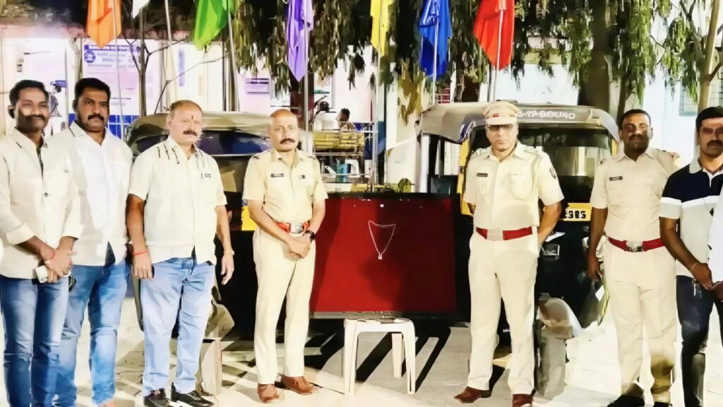 Solapur Crime News :  सोलापूरमध्ये रिक्षा चोरी व घरफोडी करणारे दोन आरोपी २४ तासांत जेरबंद