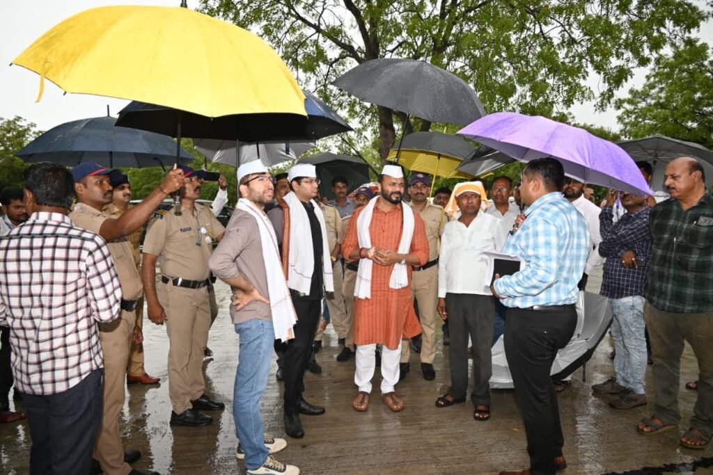 आषाढी वारी २०२६ : वारकऱ्यांच्या स्वागतासाठी शासन व प्रशासन सज्ज – पालकमंत्री जयकुमार गोरे ; पालखीतळावर जर्मन हँगर, हायमास्ट; वाखरीत मुरमीकरणाचे निर्देश, निधीची तरतूद करणार