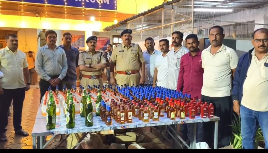 पंढरपूर शहर पोलिसांची आषाढी वारीच्या अनुषंगाने मोठी कारवाई; एकूण 1 लाख 42 हजार रुपयाची अवैध दारू व एक कार दोन मोटरसायकल असा एकूण 11 लाख 42 हजार रुपयांचा मुद्देमाल जप्त