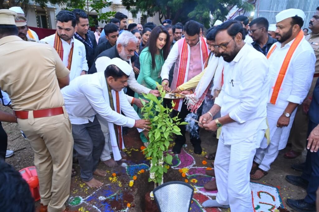 मुख्यमंत्री देवेंद्र फडणवीस यांच्या उपस्थितीत ‘पर्यावरणाची वारी पंढरीच्या दारी’ उपक्रमाचा समारोप; १६ वर्षांपासून किर्तन, भारूड, पोवाड्याद्वारे पर्यावरण जनजागृती