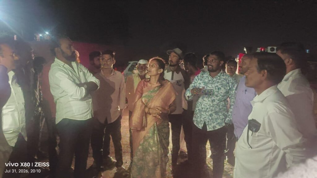 उजनी व वीर धरणातून पाण्याचा विसर्ग वाढला; भीमा नदीला पूरस्थितीची चिन्हे – व्यास नारायण झोपडपट्टीतील नागरिकांना नगराध्यक्षा,डॉ. प्रणिताताई भगिरथ भालके यांचे सतर्कतेचे आवाहन
