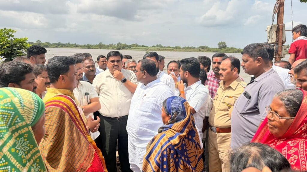 Pandharpur : आ. समाधान आवताडे यांनी केली चंद्रभागेच्या पुर परिस्थितीची पाहणी