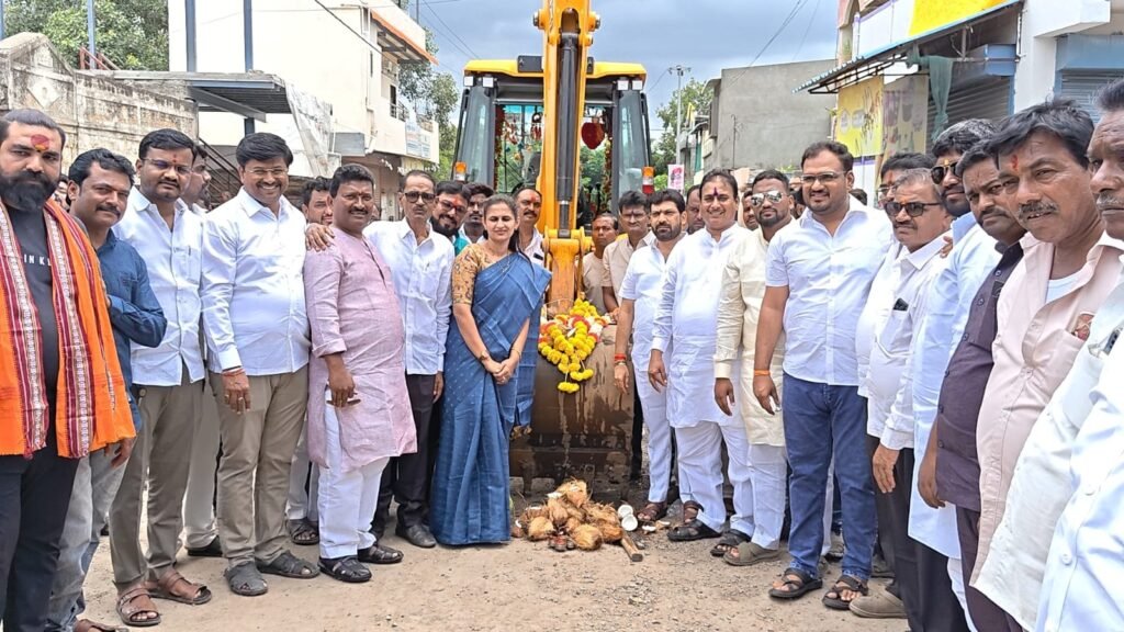वाढदिवसा दिनीही विकासकामांना प्राधान्य; पंढरीत मनसे नेते दिलीप धोत्रे यांचा वाढदिवस सामाजिक कार्यक्रमांनी साजरा