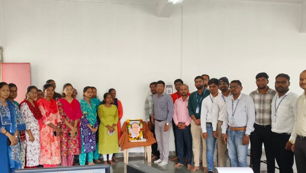 कर्मयोगी इन्स्टिट्यूट ऑफ फार्मसीमध्ये अण्णा भाऊ साठे यांची जयंती उत्साहात साजरी..अण्णा भाऊ साठे यांच्या विचारांतून समाजपरिवर्तनाची प्रेरणा