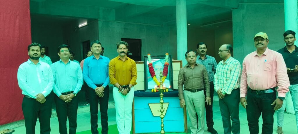 “संघर्षातून यशाकडे” व्याख्यानातून विद्यार्थ्यांना यशाचा मंत्र; श्रद्धेय सुधाकरपंत परिचारक यांच्या सहाव्या पुण्यस्मरण दिनानिमित्त कर्मयोगी इन्स्टिट्यूट ऑफ टेक्नॉलॉजी मध्ये व्याख्यान; भावनिक साद देत केली पालकांच्या त्यागाची जाणीव